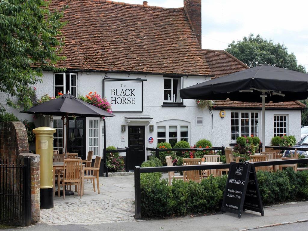The Black Horse Fulmer Bagian luar foto